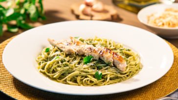 Receita: Spaghettini com pesto de manjericão e frango