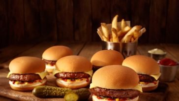 Restaurante Athenas atualiza cardápio para delivery