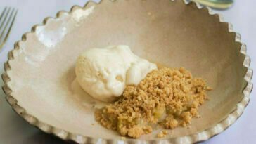 Receita: Crumble de pera com sorvete caseiro de banana