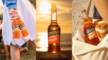 Montagem de garrafas de Aperol Spritz pronto para beber, seguradas na mão, diante do pôr do sol e dentro de bolsa de praia.