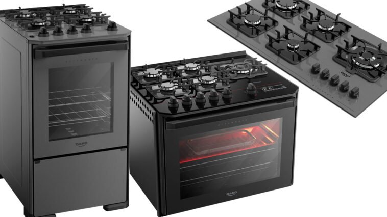 Dois fogões pretos da linha Diplomata da Dako e um cooktop de cinco bocas, apresentados sobre fundo branco.
