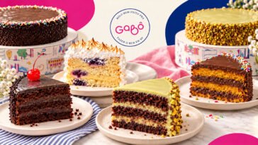 Montagem de bolos e fatias da Gabô com chocolate, frutas vermelhas, creme e pistache.